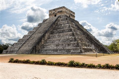  El Templo de la Serpiente Danzante: Un Viaje al Misticismo del Siglo V en Pakistán