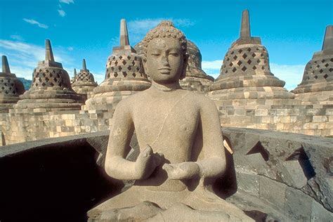  La Estupa de Borobudur ¿Un viaje espiritual a través de la piedra?